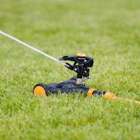 ZRASZACZ PULSACYJNY METALOWY FISKARS 500m² NA KÓŁKACH 26m ZRASZACZ PULSACYJNY METALOWY FISKARS 500m² NA KÓŁKACH 26m
