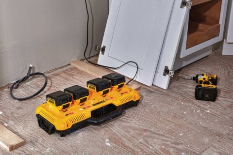 ŁADOWARKA XR 8.0A 4*18V DEWALT ŁADOWARKA XR 8.0A 4*18V DEWALT