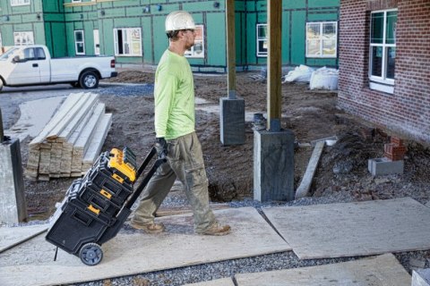 ŁADOWARKA XR 8.0A 4*18V DEWALT ŁADOWARKA XR 8.0A 4*18V DEWALT
