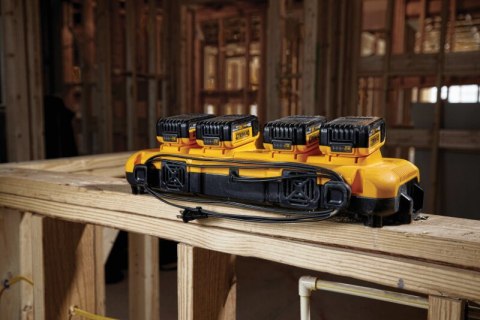 ŁADOWARKA XR 8.0A 4*18V DEWALT ŁADOWARKA XR 8.0A 4*18V DEWALT