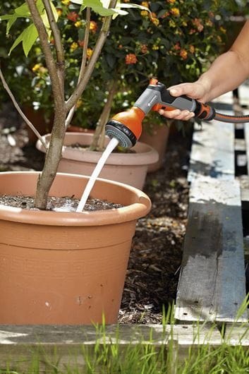 CLASSIC WIELOFUNKCYJNY PISTOLET ZRASZAJĄCY GARDENA CLASSIC WIELOFUNKCYJNY PISTOLET ZRASZAJĄCY GARDENA