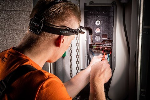 LATARKA CZOŁOWA 400 LUM ZOOM CREE R5 3XAAA NEO LATARKA CZOŁOWA 400 LUM ZOOM CREE R5 3XAAA NEO