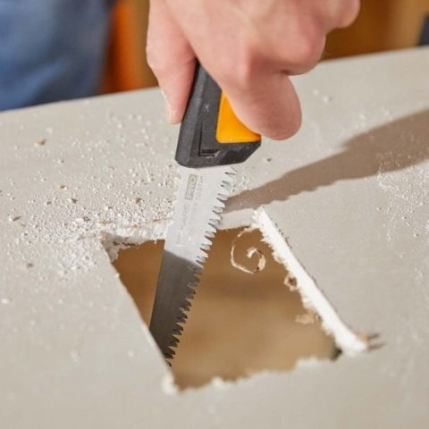 PIŁA ZĄBKOWANA Z OCHRANIACZEM POWERTOOTH 15CM, 8 TPI FISKARS PIŁA ZĄBKOWANA Z OCHRANIACZEM POWERTOOTH 15CM, 8 TPI FISKARS