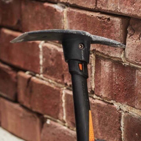KILOF ZE SZPICEM ISOCORE S 36CM FISKARS KILOF ZE SZPICEM ISOCORE S 36CM FISKARS