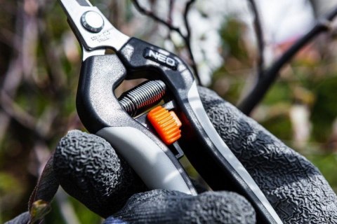 SEKATOR DO MŁODYCH PĘDÓW 185MM ZAKRES DO 6MM. NEO SEKATOR DO MŁODYCH PĘDÓW 185MM ZAKRES DO 6MM. NEO