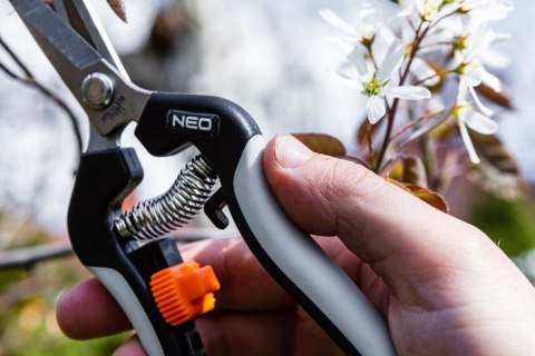 SEKATOR DO MŁODYCH PĘDÓW 185MM ZAKRES DO 6MM. NEO SEKATOR DO MŁODYCH PĘDÓW 185MM ZAKRES DO 6MM. NEO